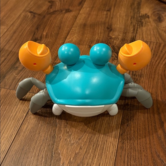 Qichen Cute Crab Toy with Sound and Light - Picture 9 of 11